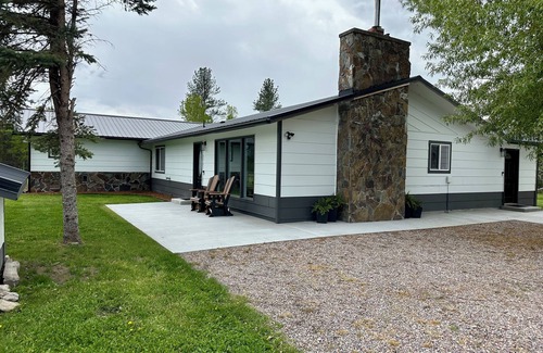 St. Ignatius House | River House to Relax, Rejuvenate, and connect with the quietness of nature.