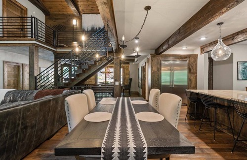 Cherry Log House | River Joy Lodge - Cherry Log, GA