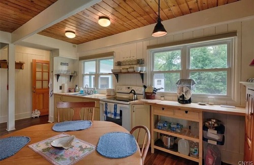 Alexandria Bay Cottage | River Life Cottage - Alexandria Bay, NY - Dingman Point