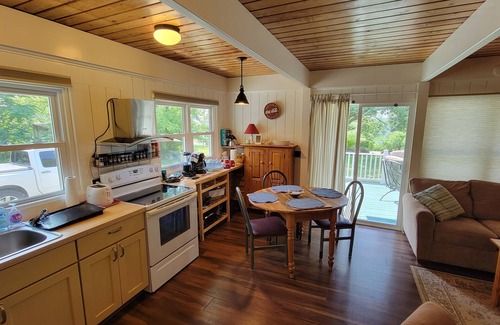 Alexandria Bay Cottage | River Life Cottage - Alexandria Bay, NY - Dingman Point