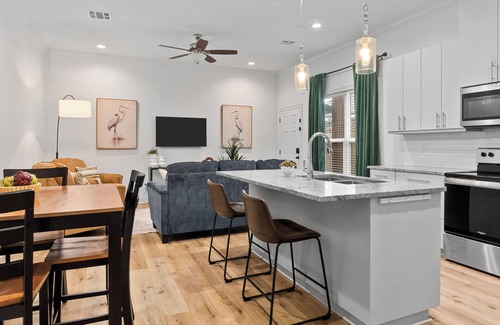 Lafayette House | River Ranch New King Bed Kid Friendly Lux Hospital