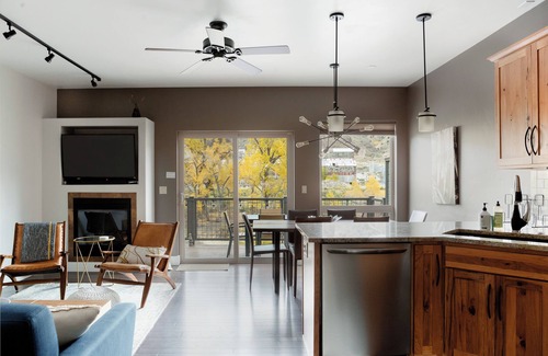 Salida House | River Retreat & Decked Out - Walk to town - 3BD
