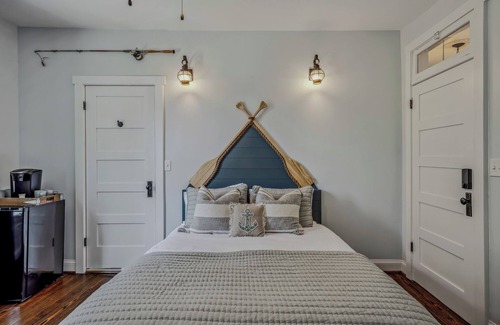 Berkeley Springs Bed & Breakfast | River Retreat Suite In Town!- Inside The Grand Castalian Inn B&B