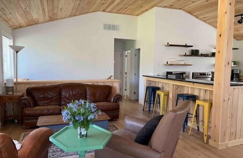 Fishers Hill House | River Retreat with Kayaks, Firepits, Stars
