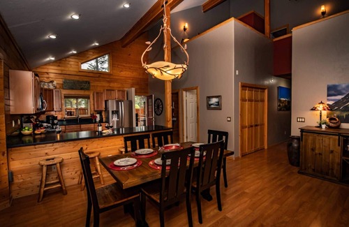 Pagosa Springs House | River Rock Cabin: Hot Tub, Arcade Room, Fire Pit, 3 Min to Uptown Pagosa, Private Colorado Setting