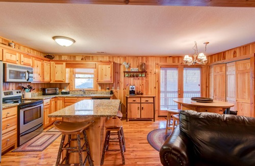 Todd House | River Roost - on New River near Boone with fire pit, game room, pet friendly