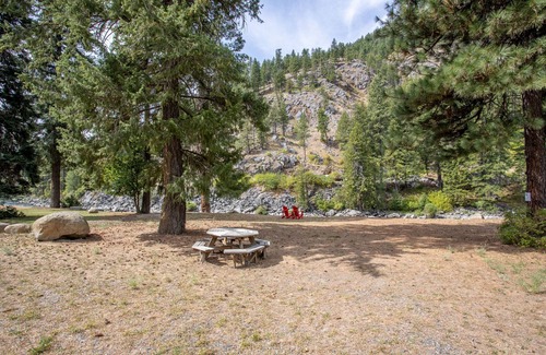 Leavenworth Cottage | River Run Cottage - Enjoy The Sights And Sounds Of The Wenatchee River!