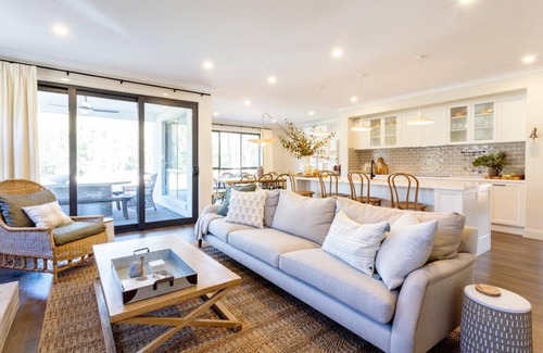 Bright Villa | River Run - This Resort-like executive retreat gives seclusion and magnificent bushland views.