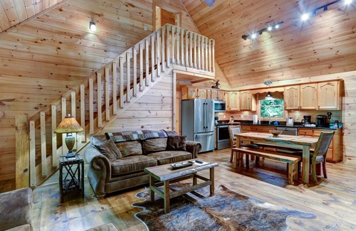 Cashes Valley Cabin | River Rush - Reconnect with Nature, Luxury Amenities, Fishing and Scenic Views