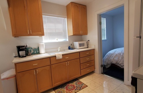 Dunsmuir Cottage | River's Pace Cottage near the River & Downtown
