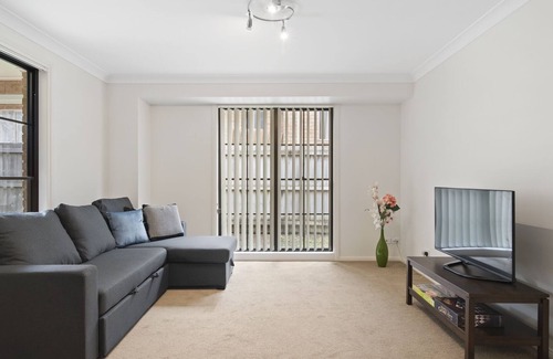 Central Coast House | River St Retreat - level modern home, picturesque outlook over Erina Creek