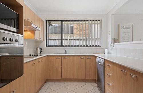 Central Coast House | River St Retreat - level modern home, picturesque outlook over Erina Creek