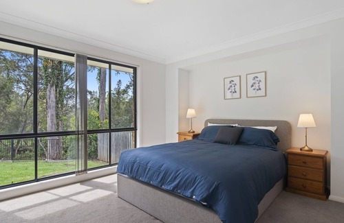 Central Coast House | River St Retreat - level modern home, picturesque outlook over Erina Creek