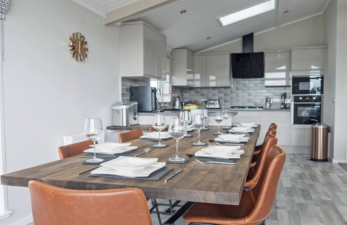 Carlton-in-Cleveland Cottage | River Tees Lodge - UKC4064