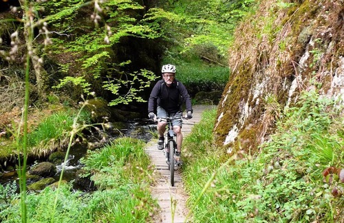 Huelgoat Cabin | River view dome sleeps 5