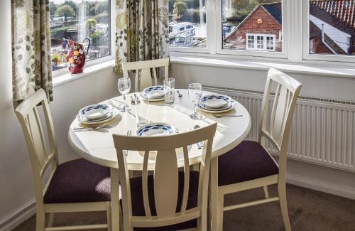 Horning Apartment | River View