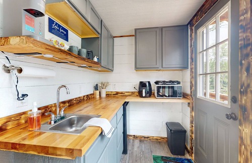 Cedar Bluff House | River-view home with fire pit, grill, nearby attractions