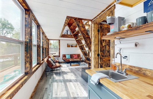 Cedar Bluff House | River-view home with fire pit, grill, nearby attractions