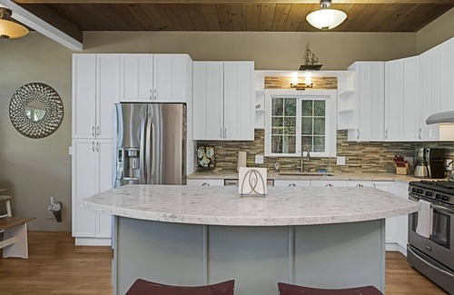 Healdsburg House | River View Lodge | A Wine Country Escape