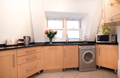 Hammersmith Apartment | River View, Penthouse Apartment, Zone 2, Hammersmith, London, 2 Bedrooms 2 Bath