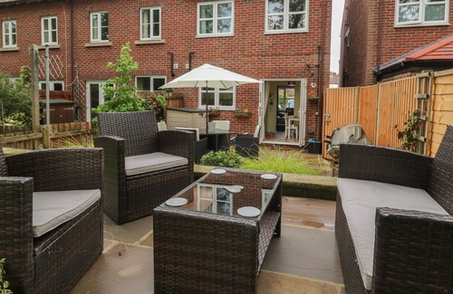 Ripon Cottage | RIVER VIEW, pet friendly, with a garden in Ripon