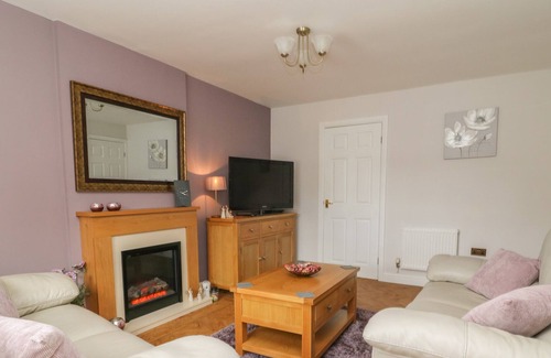 Ripon Cottage | RIVER VIEW, pet friendly, with a garden in Ripon