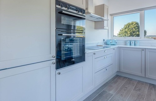 Seaton Apartment | River View - Prime River Front Location