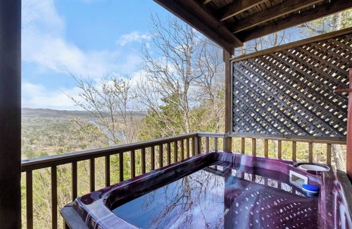 Eureka Springs House | River View, Sleeps 6, Hot Tub