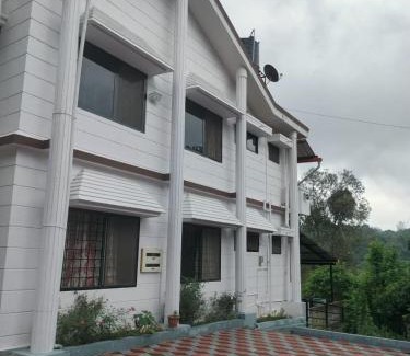 Madikeri House | River view white villa