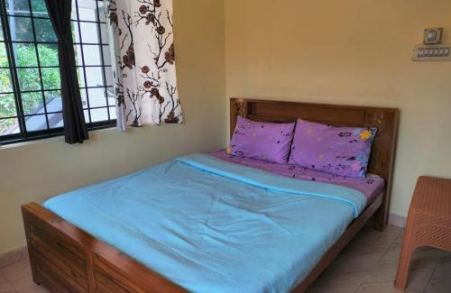 Madikeri House | River view white villa