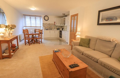 Kendal Cottage | RIVER WALK, family friendly, character holiday cottage in Kendal