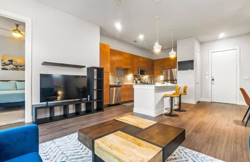 King William Apartment | River Walk Luxury: 2BR Apt | River&Pool Views+Gym