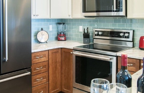 Lincoln Condo | River Walk Resort One bedroom Suite w/balcony & mount view from 5th floor VIP.