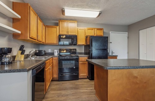 Indianapolis Apartment | River West 410 I Modern & Comfy Oasis