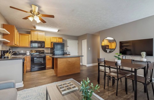 Indianapolis Apartment | River West 410 I Modern & Comfy Oasis