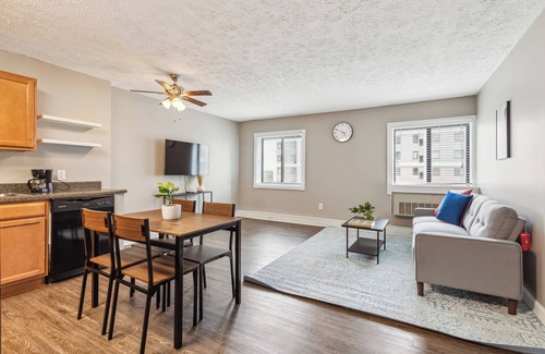 Indianapolis Apartment | River West 809 I Amazing 1Bd/1Bth I Free Parking