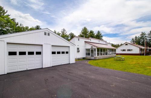 Lincoln Hotel | Riverbank Motel and Cabins Managed by Vacasa