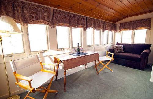 Lincoln Hotel | Riverbank Motel and Cabins Managed by Vacasa