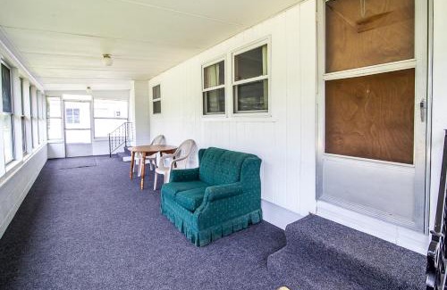 Lincoln Hotel | Riverbank Motel and Cabins Managed by Vacasa