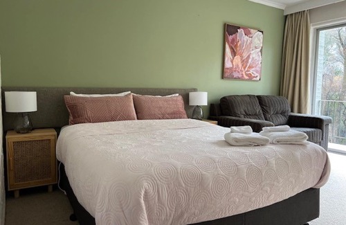Bright Hotel | Riverbank Park Motel