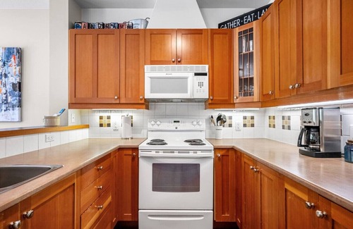 East Kootenay House | Riverbend Retreat | Hot Tub | Pools | Pets | Creek