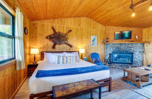 Berryville House | Riverfront Berryville Retreat with Fire Pit and BBQ!
