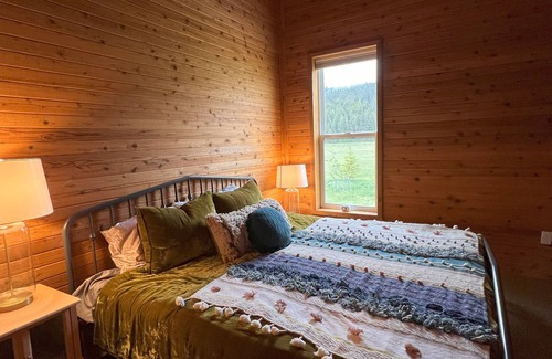 Swan Valley House | Riverfront Bliss: Unwind in a Serene Cabin on the South Fork of the Snake River