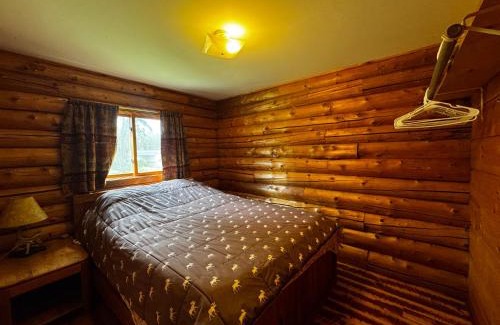 Crystal Falls House | Riverfront Cabin #1