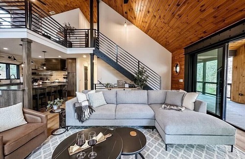 Cherry Log Cabin | Riverfront Cabin, Game Room, Hot Tub, Fire Pit! Only 10 mins from Downtown BR!