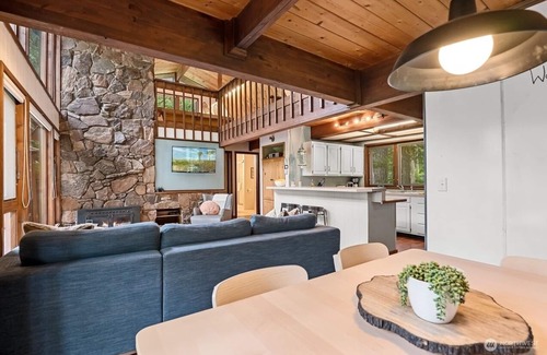 Baring Cabin | Riverfront Cabin w Hot Tub, Pool Table, Gig Internet, Generator - Pet Friendly