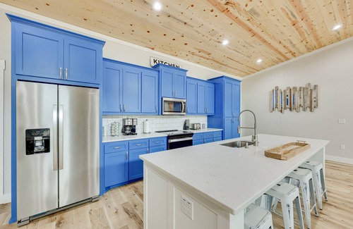 Glenwood Cabin | Riverfront 'Caddo Shack' Home w/Views & Fire Pit