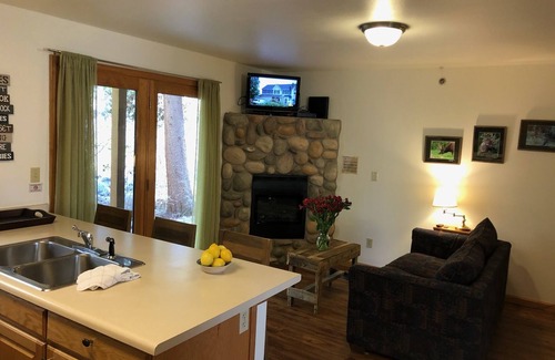 Grand Lake Condo | Riverfront Condo #1w/patio,1blk 2 town,King bed,Wifi-200mbps, 40min 2 WinterPark