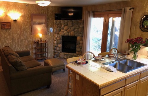 Grand Lake Condo | Riverfront condo #3 w/patio, 1block 2 town,King bed,Wifi,20 min ski Granby Rnch