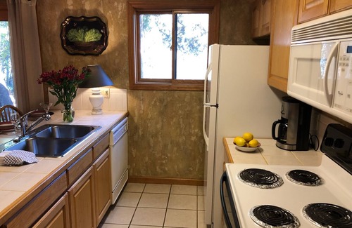 Grand Lake Condo | Riverfront condo #3 w/patio, 1block 2 town,King bed,Wifi,20 min ski Granby Rnch